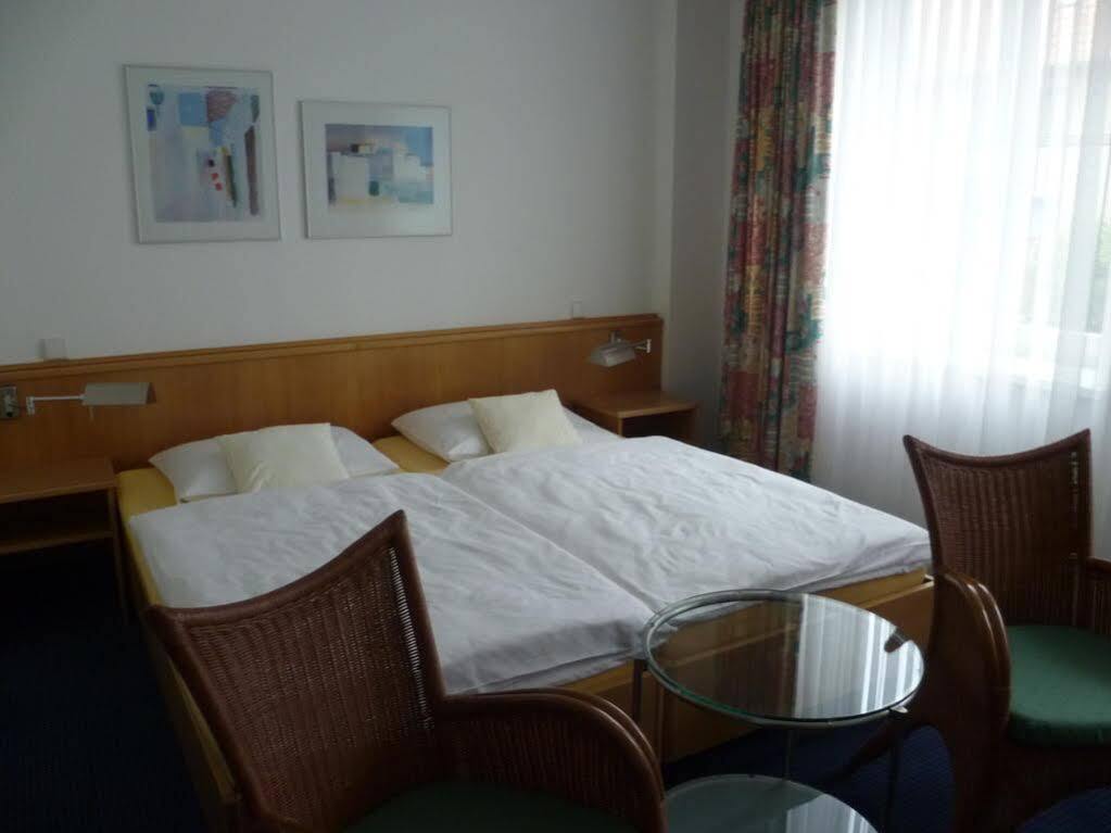 Hotel Fasanengarten Sarstedt Esterno foto